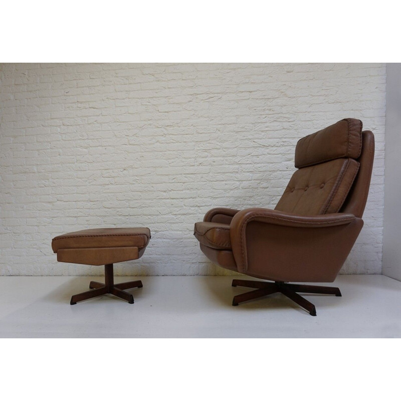 Set of vintage swivel chairs and ottomans 1960s