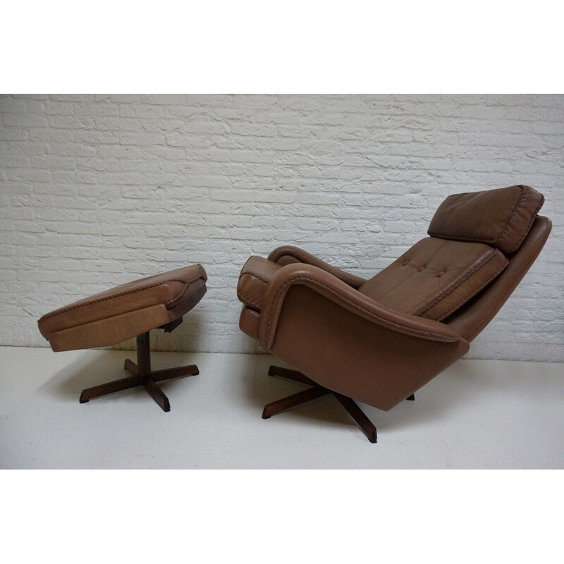 Set of vintage swivel chairs and ottomans 1960s