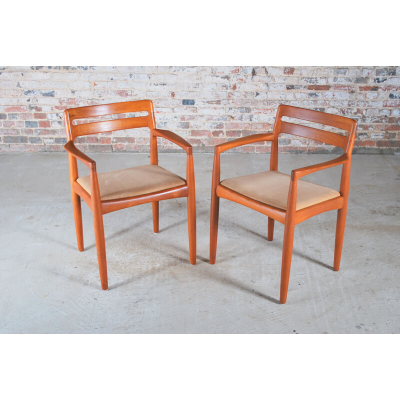 Set of 6 vintage teak chairs and table by H.W. Klein for Bramin 1970