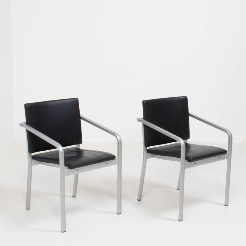 Ein Paar Vintage-Stühle aus schwarzem Leder von Norman Foster für Thonet