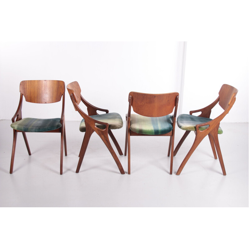 Set of 4 vintage chairs by Arne Hovmand Olsen for Mogens kold 1960s