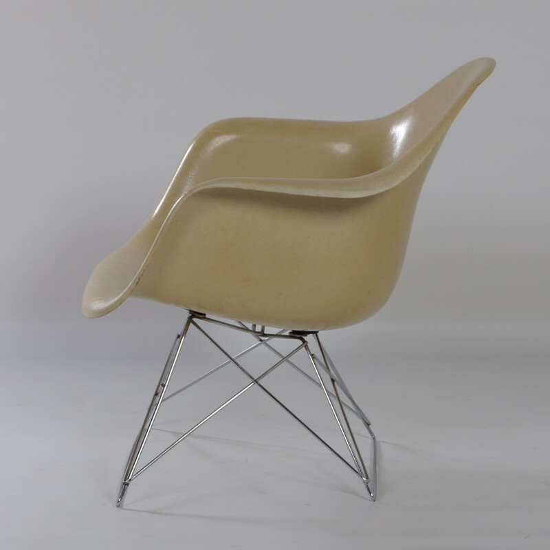 Pair of fiberglass armchairs by Charles & Ray Eames for Herman Miller 1970s