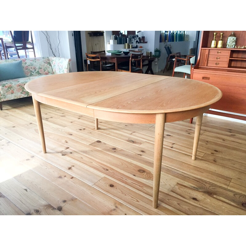 Round Skovby SM Møbler dining table in oak with extensions - 1970s