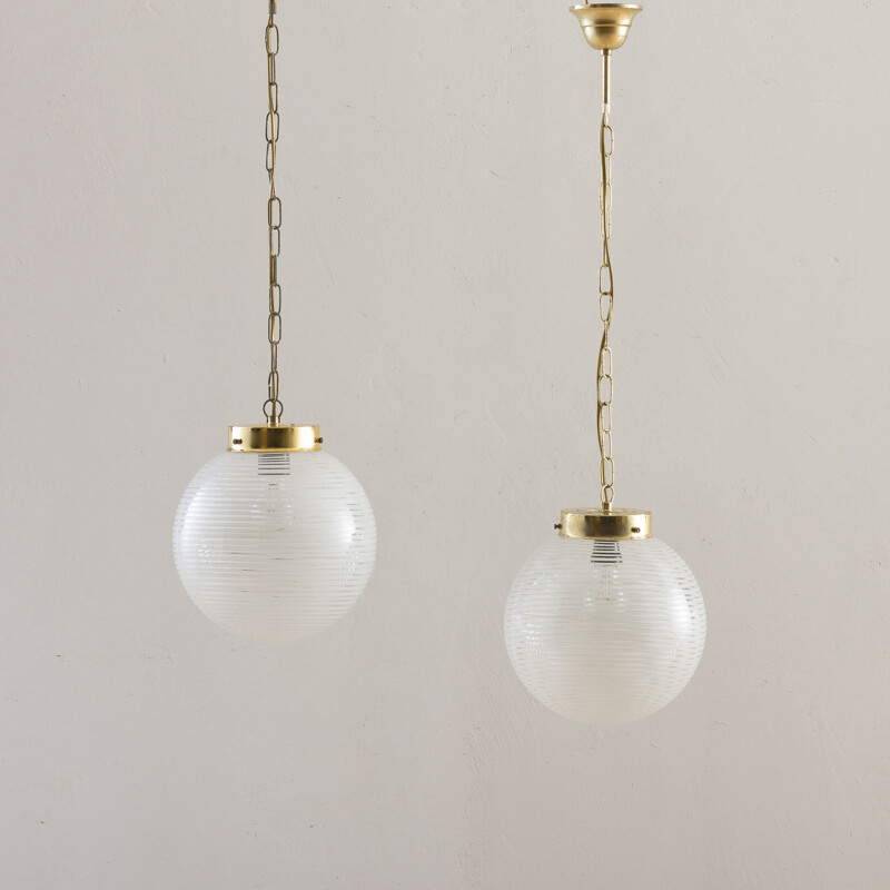 Pair of vintage Venini lamps in Murano with swirl pendant and brass chain Italy 1970s
