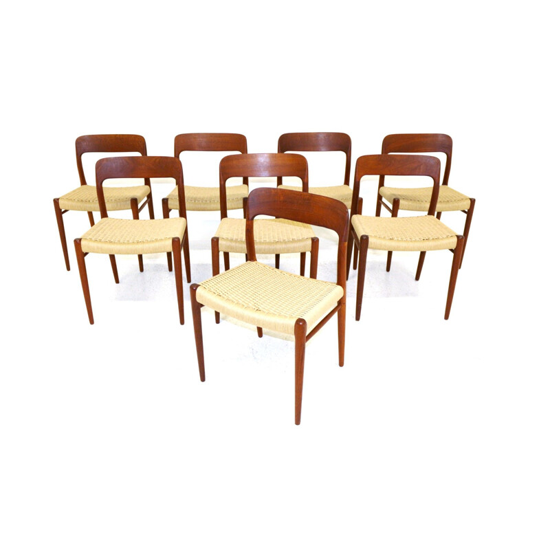 Suite de 8 chaises vintage en teck, Modele 75 de Niels O Moller Danemark 1975
