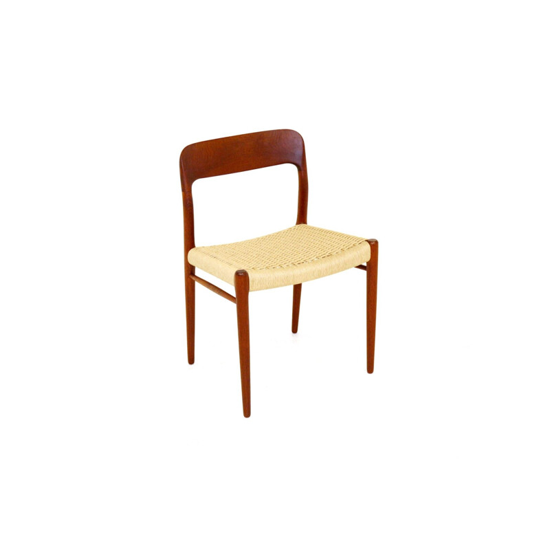 Suite de 8 chaises vintage en teck, Modele 75 de Niels O Moller Danemark 1975