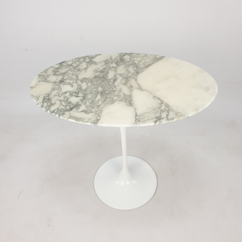 Table d'appoint vintage ovale en marbre par Eero Saarinen pour Knoll