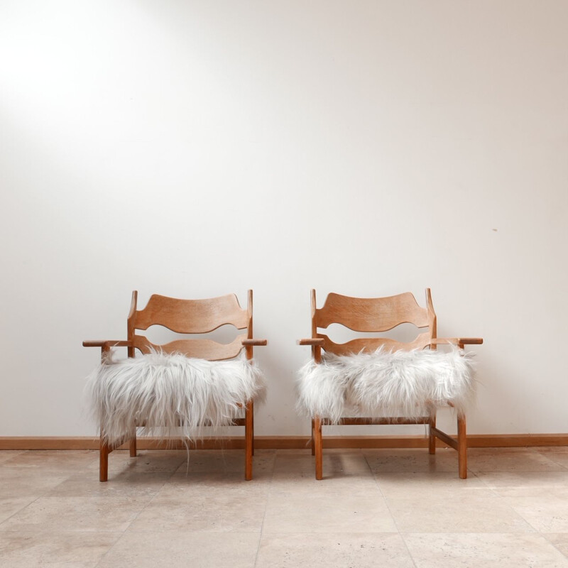 Paire de fauteuils vintage en peau de mouton en chêne de Henning Kjaernul Danemark