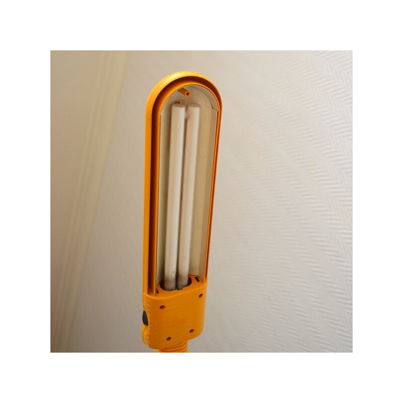 Lampe de bureau française Manade en métal jaune, Philippe MICHEL - 1980