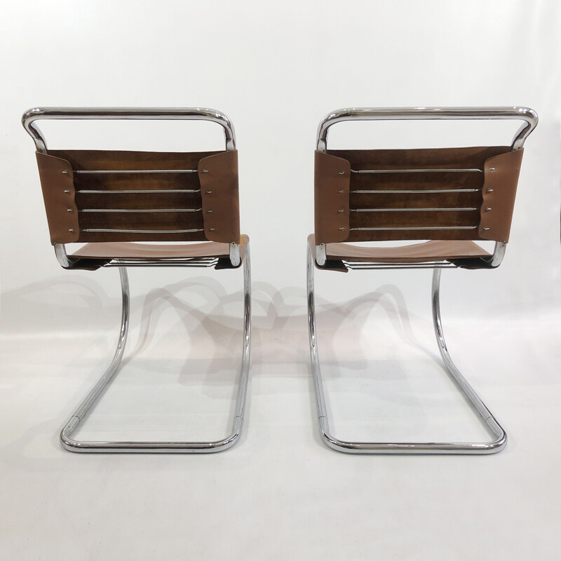 Paire de chaises vintage en cuir 1920