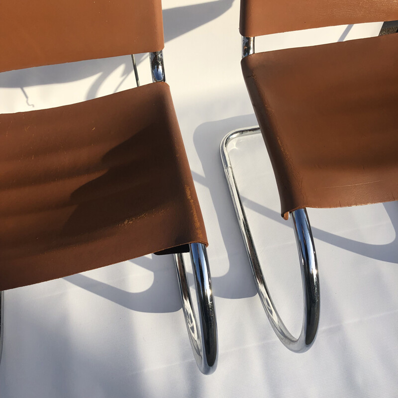 Par de Ludwig Mies Van Der Rohe MR10 Cadeiras de Couro e Cadeiras de Jantar Cromadas