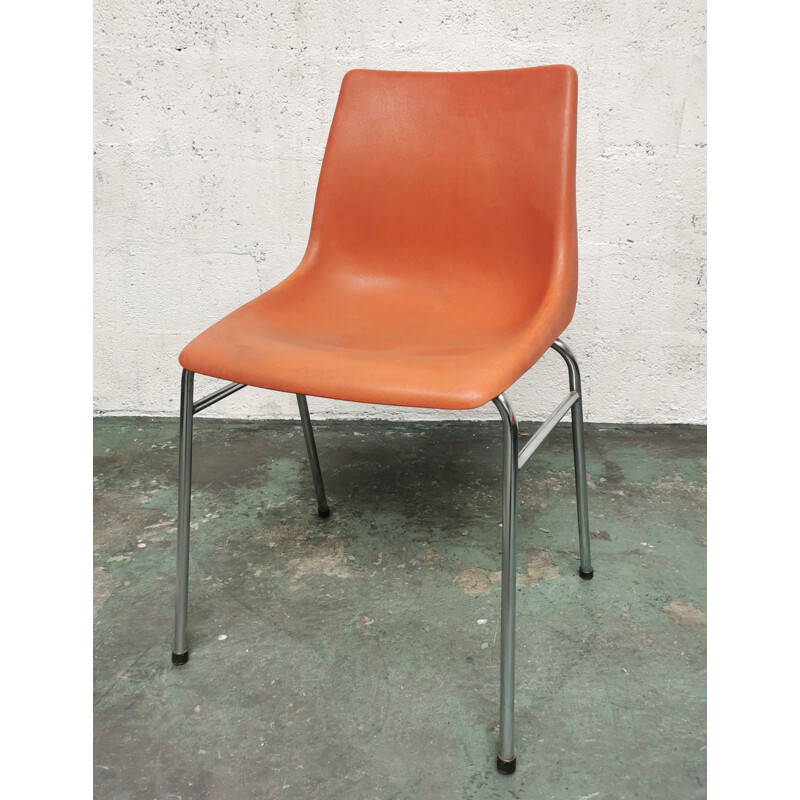 Vintage chair in Robin Day Polyprop shell 