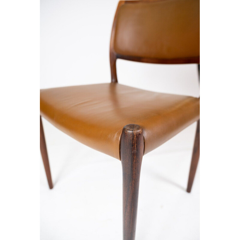 Ensemble de 6 chaises vintage modèle 80 en palissandre et cuir couleur cognac par N.O. Møller 1980 