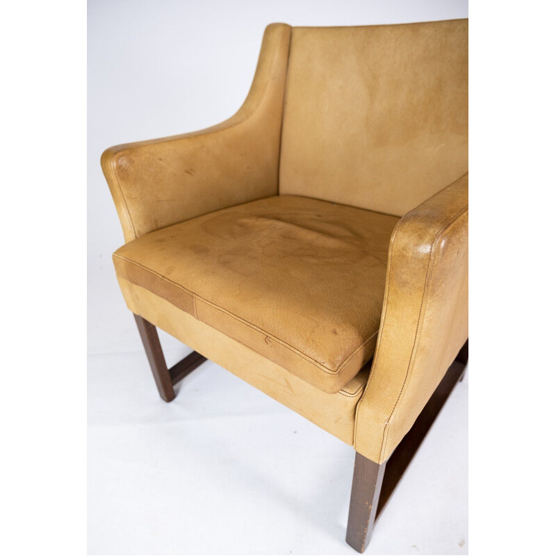 Vintage armchair upholstered in light leather and dark wood frame model 3246 by Borge Mogensen, 1960