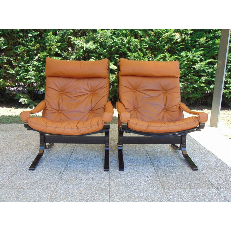 Paar vintage lederen en gelakte houten fauteuils van Ingmar Relling