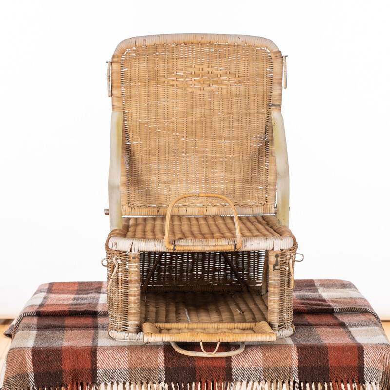 Panier à pique-nique et siège vintage en osier 1950
