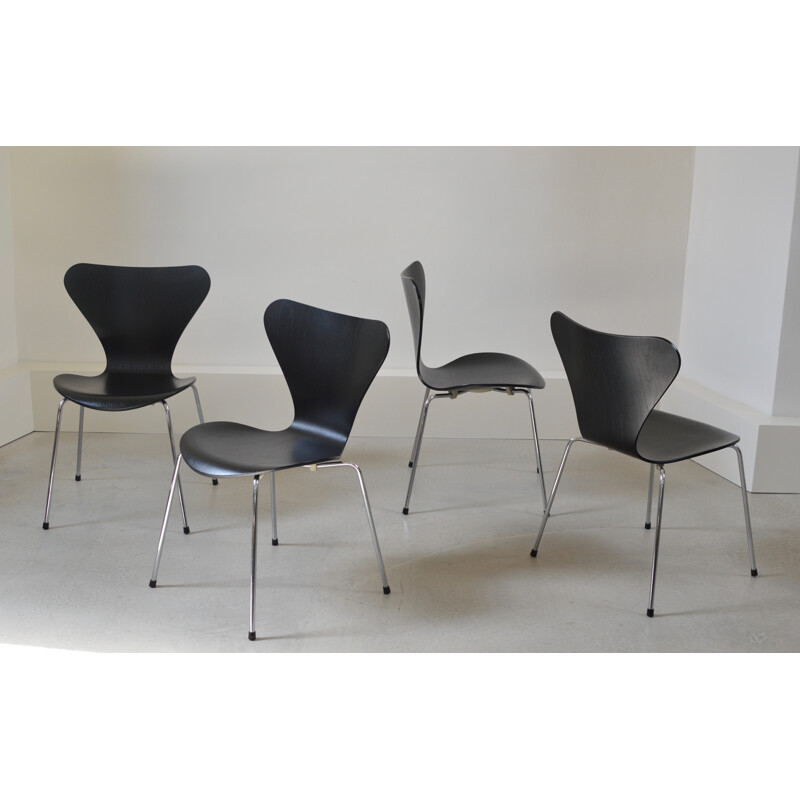 Suite de quatre chaises Butterfly Fritz Hansen noires, Arne JACOBSEN - 1990