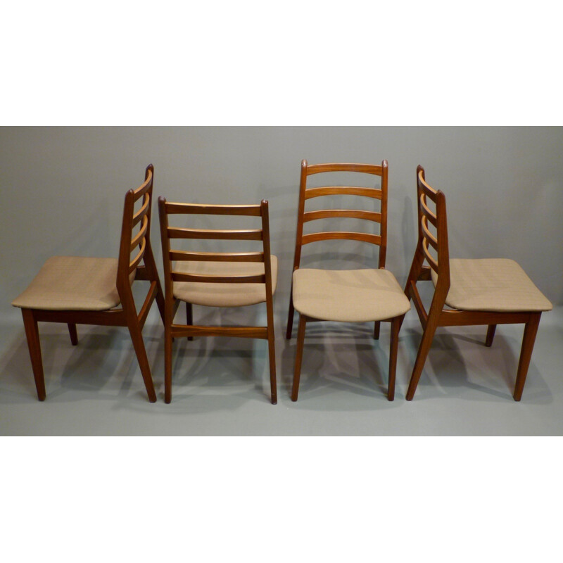 Suite de 4 chaises scandinaves en bois de teck - 1950