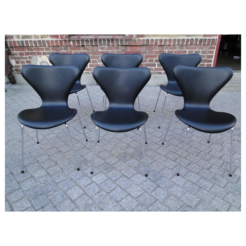 Suite de 6 chaises "3107" Fritz Hansen en cuir noir, Arne JACOBSEN - 1970