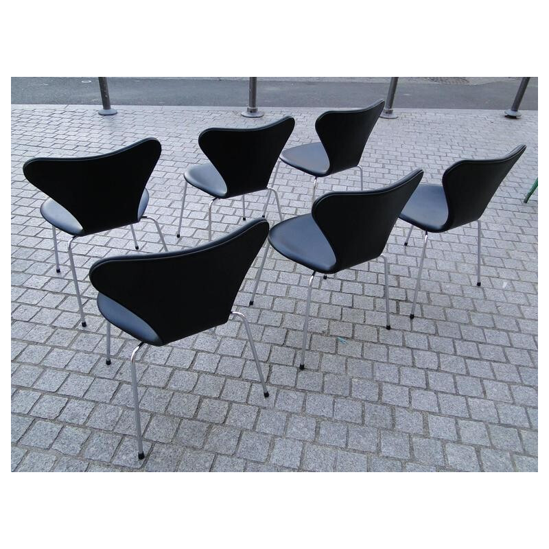 Suite de 6 chaises "3107" Fritz Hansen en cuir noir, Arne JACOBSEN - 1970