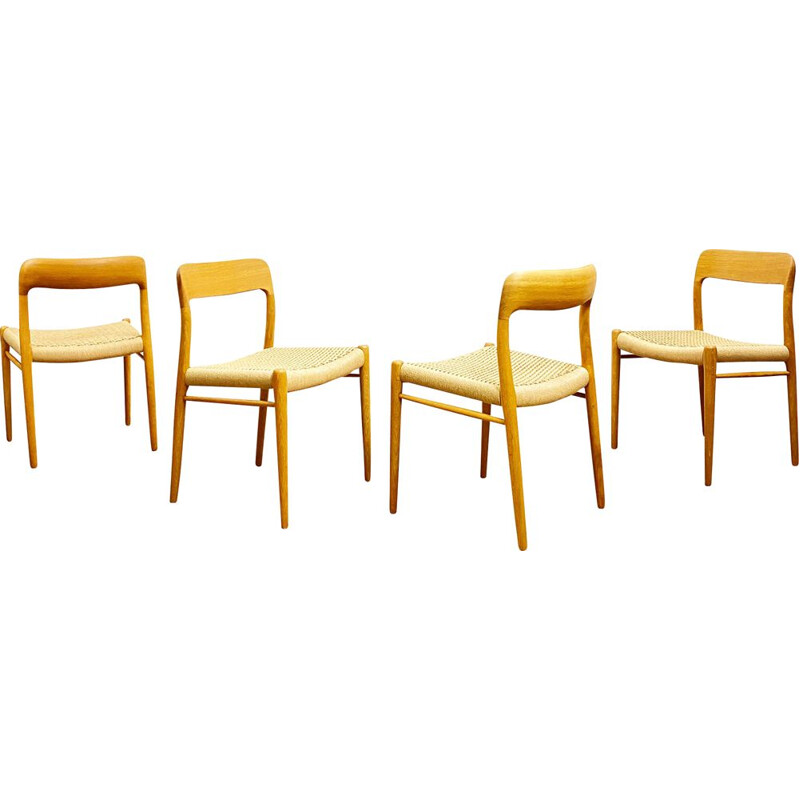Ensemble de 4 chaises vintage en chêne modèle 75 par Niels O. Møller pour J.L. Moller Danemark  1950