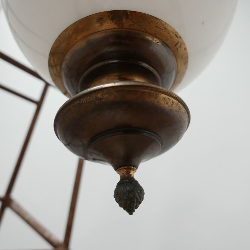 Grande suspension vintage en laiton et verre opalin de Caccia Dominioni 1960