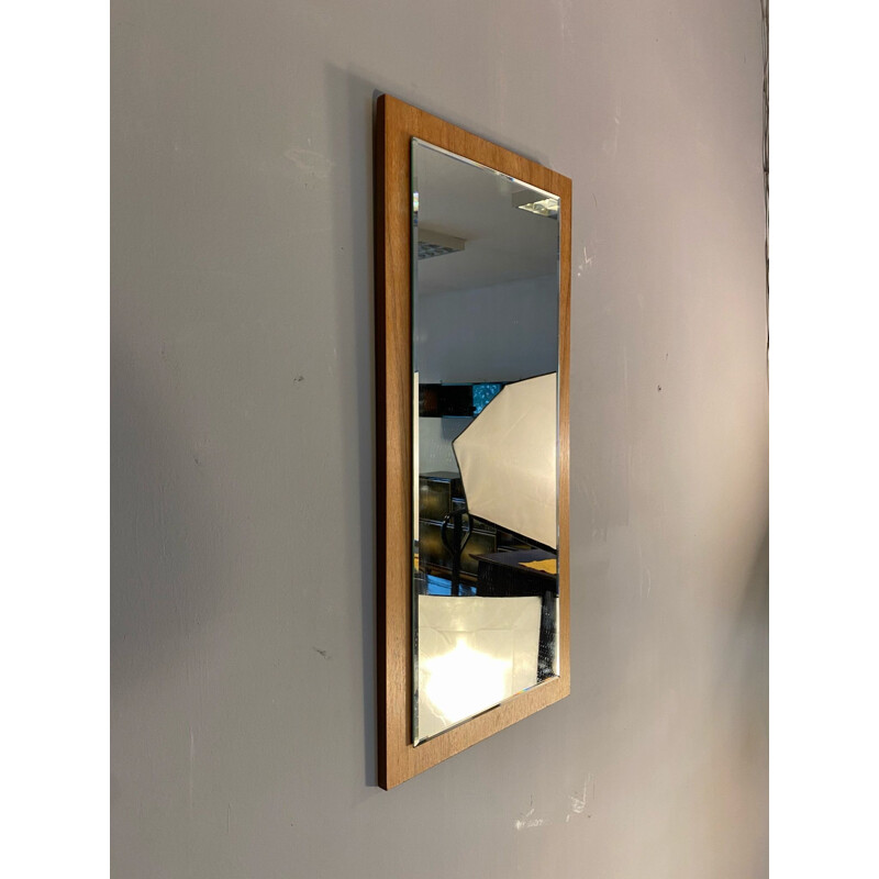 Scandinavische vintage spiegel met een uitsparing op een houten frame, 1960