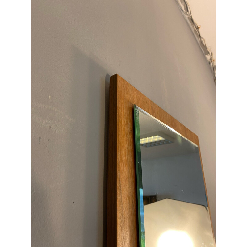 Miroir scandinave vintage avec une découpe sur un cadre en bois, 1960