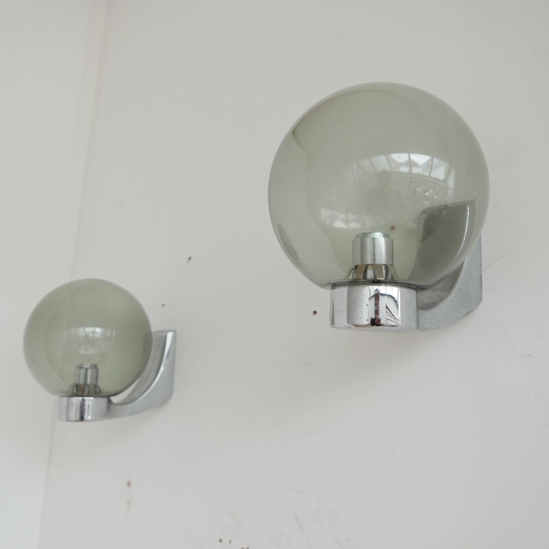Paar vintage wandlampen van glas en chroom Holland 1970