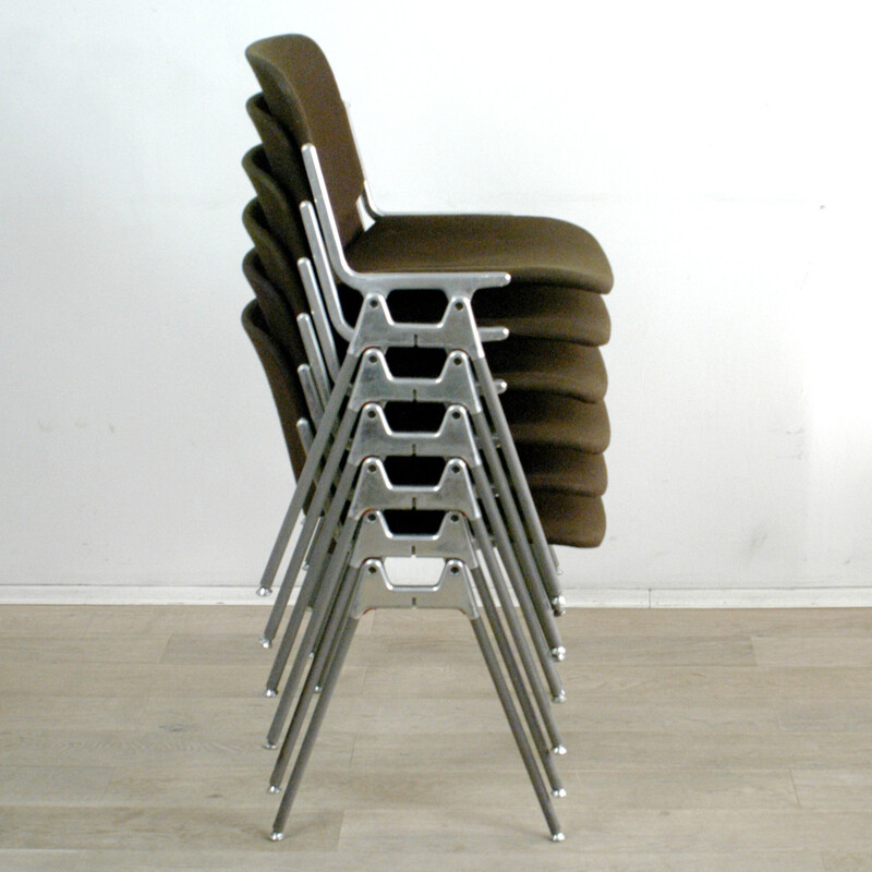 Set of five Castelli stacking brown chairs, G. Piretti - 1960s