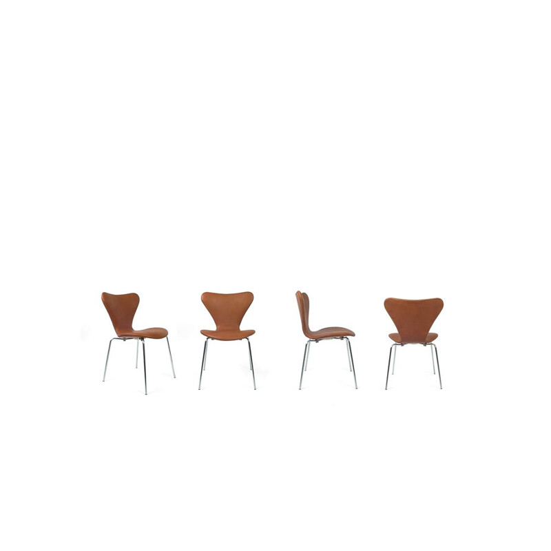 Set of 4 vintage tan chairs from the 7 series by Fritz Hansen - A for Jacobsen 1957s