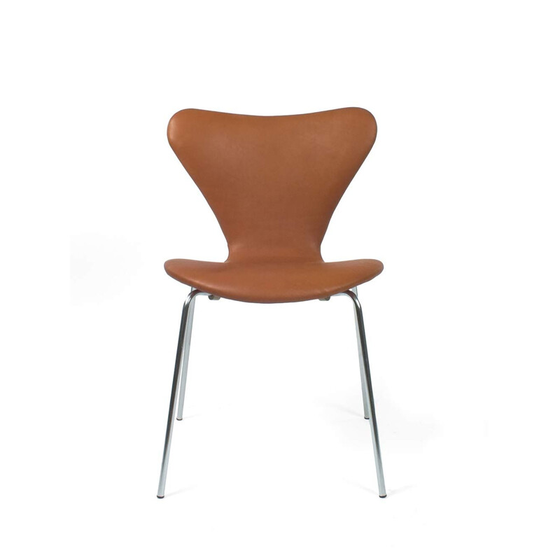 Ensemble de 4 chaises vintage de couleur fauve de la série 7 par Fritz Hansen - A pour  Jacobsen 1957