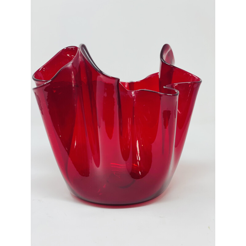 Jarrón vintage Fazzoletto en vidrio rojo de Murano por Fulvio Bianconi para Venini 1950