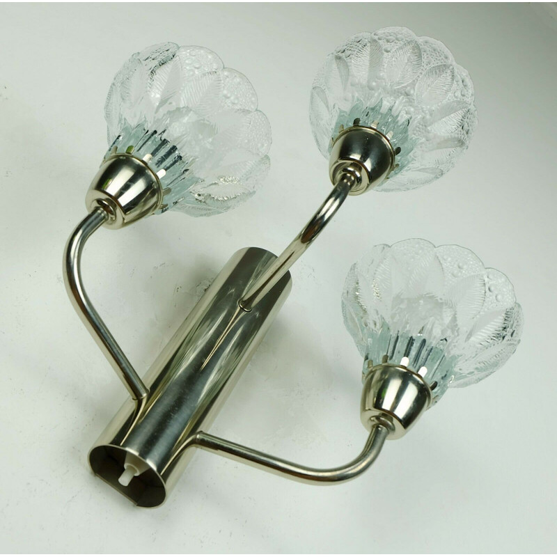 Applique Sconce vintage à 3 lampes avec abat-jour en verre fleuri et chrome 1970