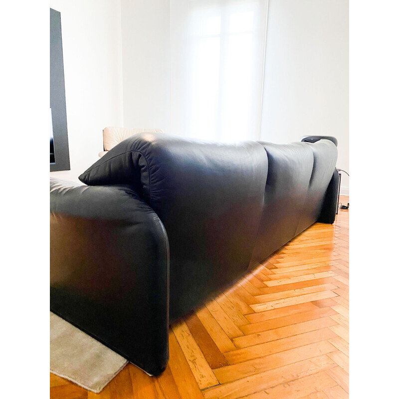 Vintage sofa Maralunga 3 seater  in black leather by Vico Magistretti for Cassina 1973s