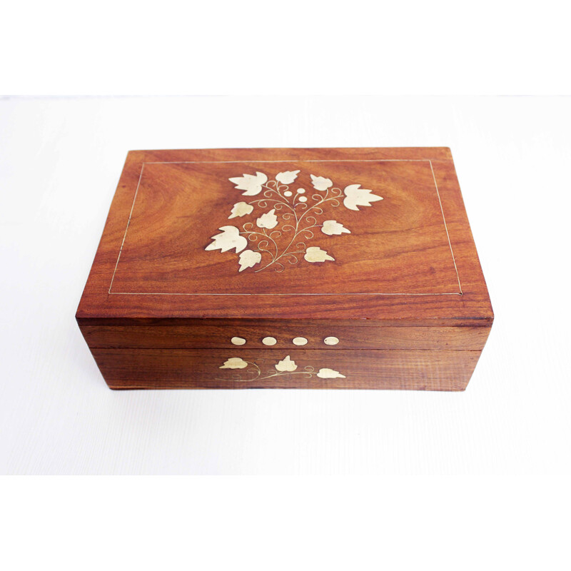 Boîte à bijoux vintage Art Nouveau en bois et laiton