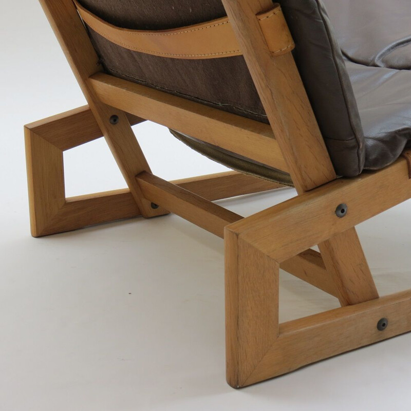 Paire de fauteuils vintage cantilever en chêne et cuir 1960