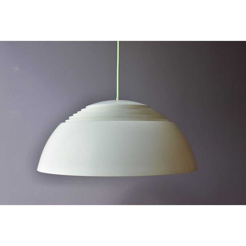 Suspension vintage blanche  AJ Royal par Arne Jacobsen pour Louis Poulsen, Danemark