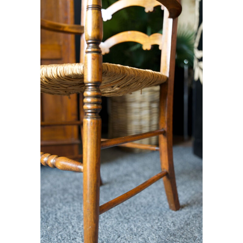 Vintage solid oak chair with ladder back and rush seat, England 1920