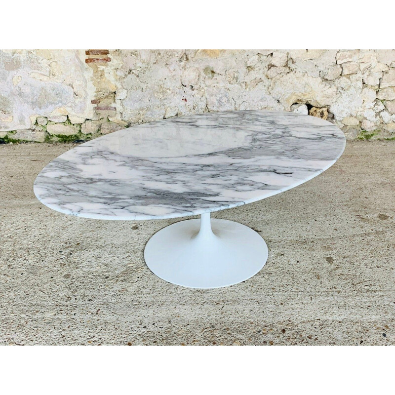 Vintage Eero Saarinen oval coffee table, Tulip by Knoll International circa 1970s