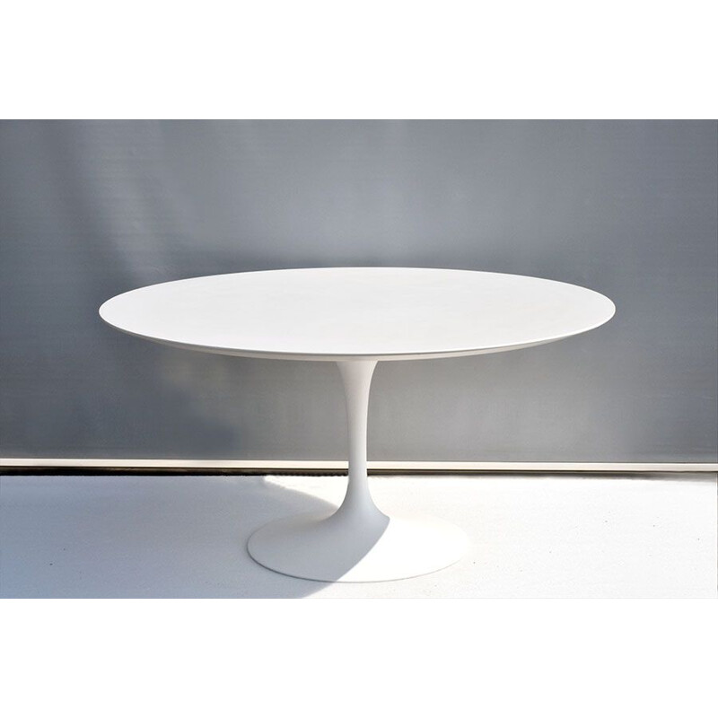 Knoll Tulip dining table design Eero Saarinen, 1960s