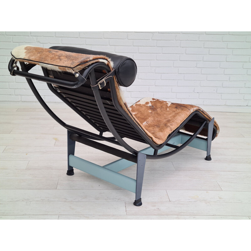 Mid century LC4 cowhide lounge chair by Cassina, 1980s