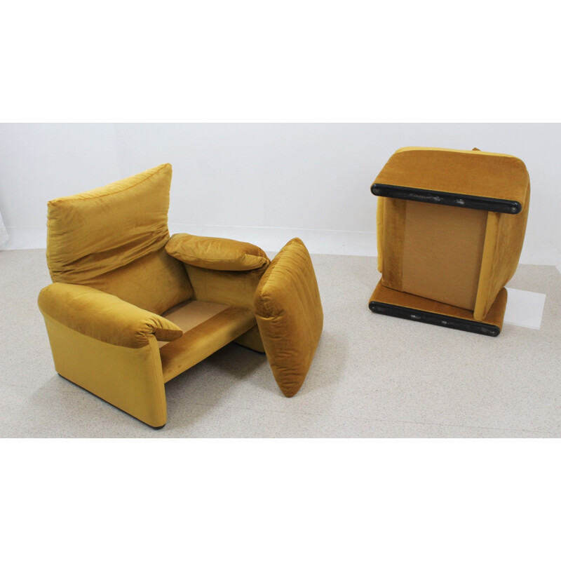 Pair of mid century Maralunga armchairs by Vico Magistretti for Cassina, 1970s