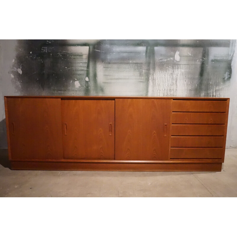 Vintage low sideboard in teak by Poul Hundevad for Hundevad & Co