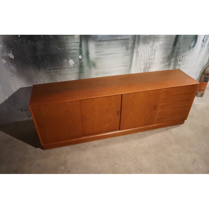 Vintage low sideboard in teak by Poul Hundevad for Hundevad & Co