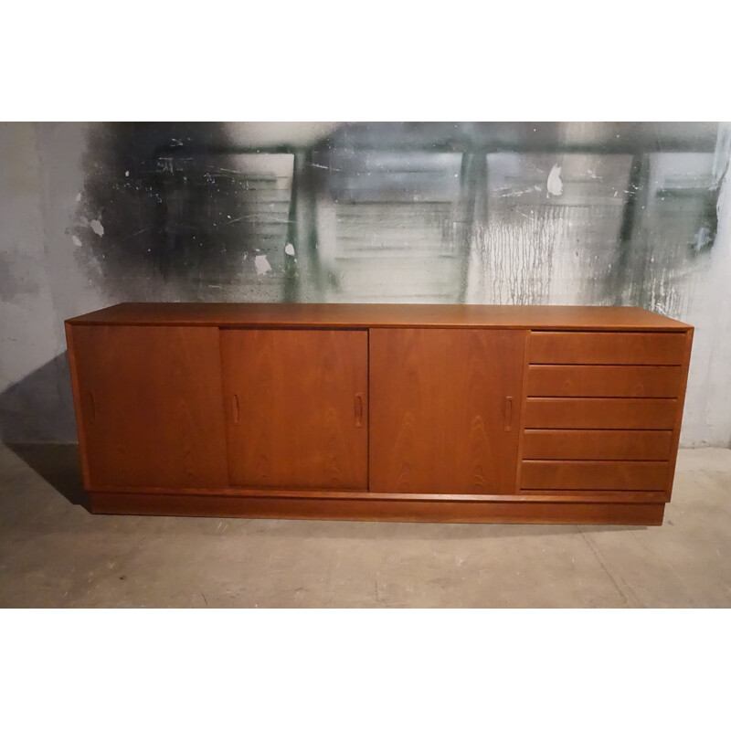 Vintage low sideboard in teak by Poul Hundevad for Hundevad & Co