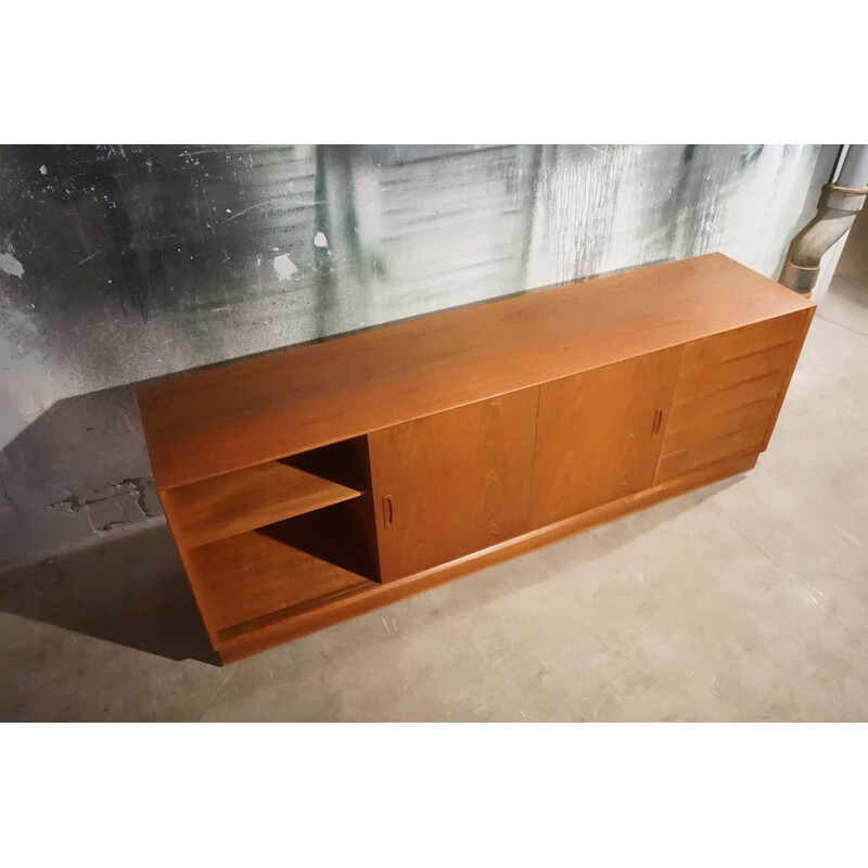 Vintage low sideboard in teak by Poul Hundevad for Hundevad & Co