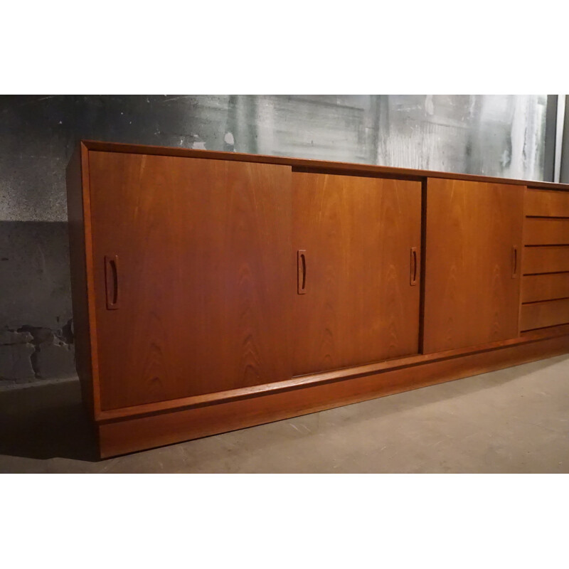 Vintage low sideboard in teak by Poul Hundevad for Hundevad & Co