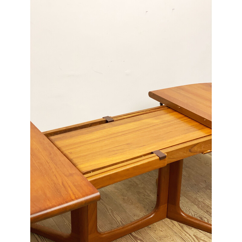 Extendable mid century oval teak dining table by Glostrup, Denmark 1960s