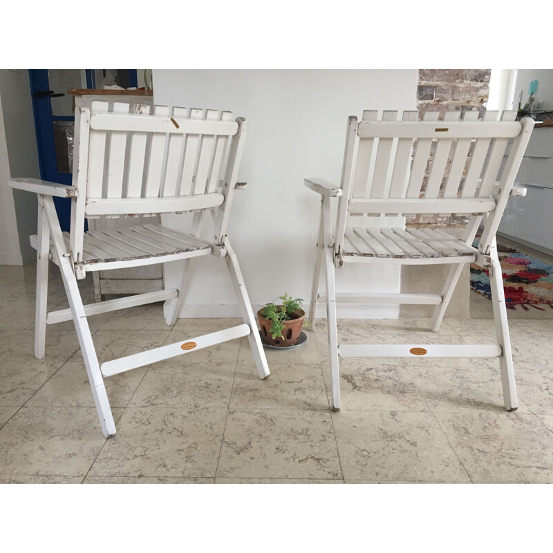 Paire de fauteuils de jardin vintage pliants en bois finition laqué blanc par R. Gleizes